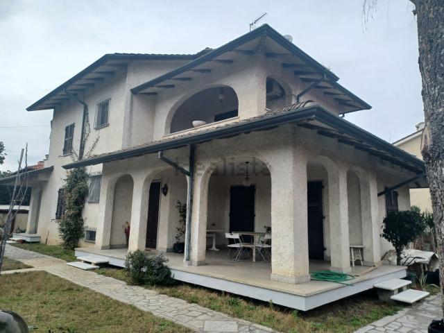 Case e ville in vendita di 500 m² in Via Bassagrane