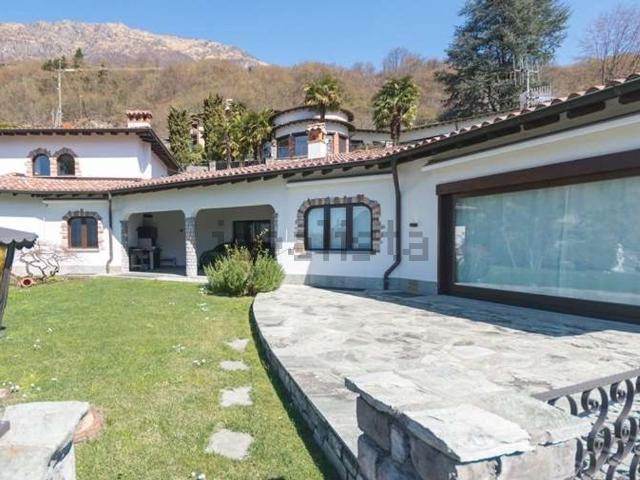 Case e ville in vendita di 500 m² in Via Belvedere