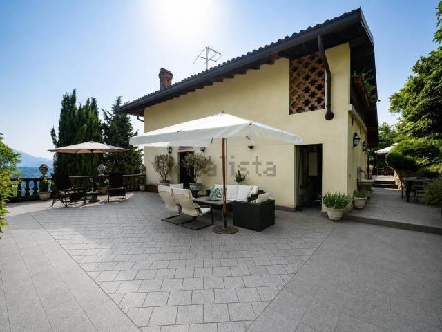 Case e ville in vendita di 500 m² in Via Belvedere, 57