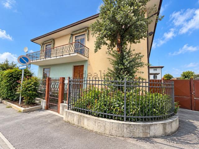 Case e ville in vendita di 500 m² in Via Brescia