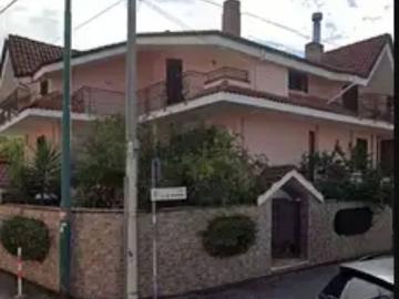 Case e ville in vendita di 500 m² in Via Giuseppe di Vittorio