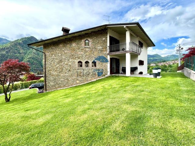 Case e ville in vendita di 500 m² in Via Giuseppe Verdi