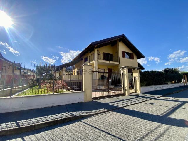 Case e ville in vendita di 500 m² in Via Giacomo Leopardi, 16