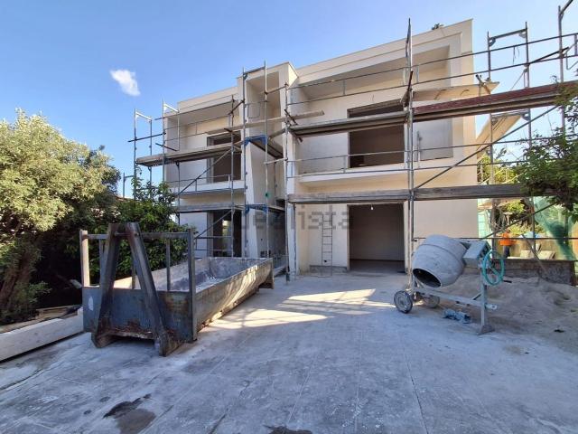 Case e ville in vendita di 500 m² in Via Giovanni Alcozer, 27