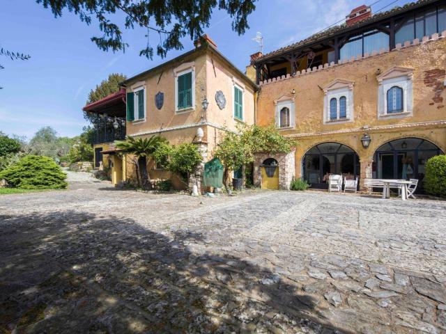 Case e ville in vendita di 500 m² in Via Don Mario Scarrone