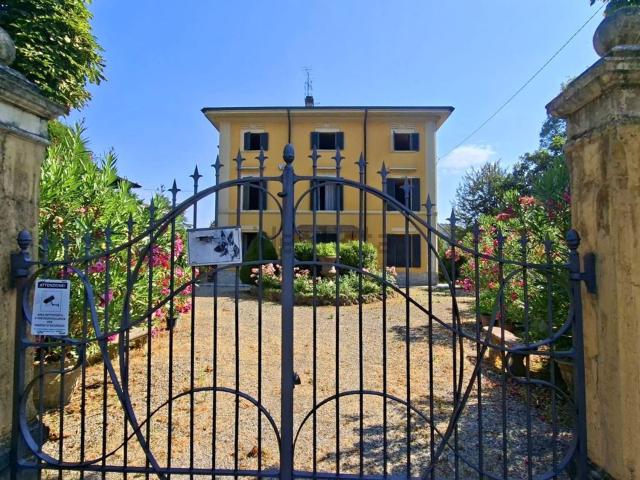 Case e ville in vendita di 500 m² in Via DAnnunzio