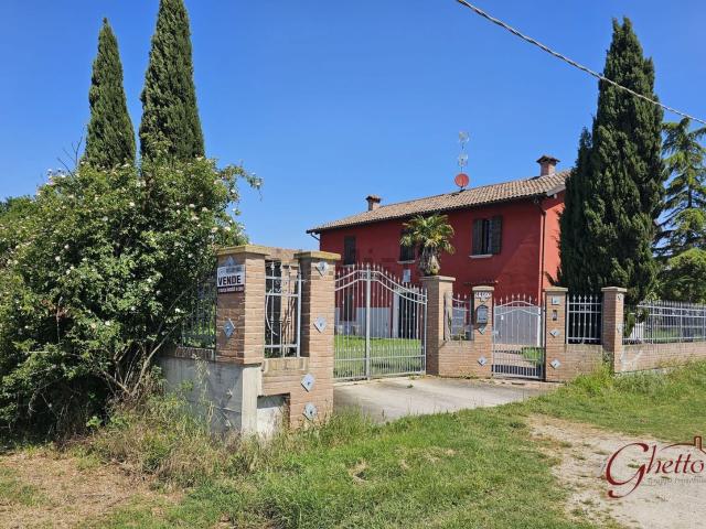 Case e ville in vendita di 500 m² in Via dei Cacciatori, 4460