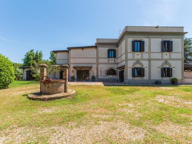 Case e ville in vendita di 500 m² in Via del Casale Marini