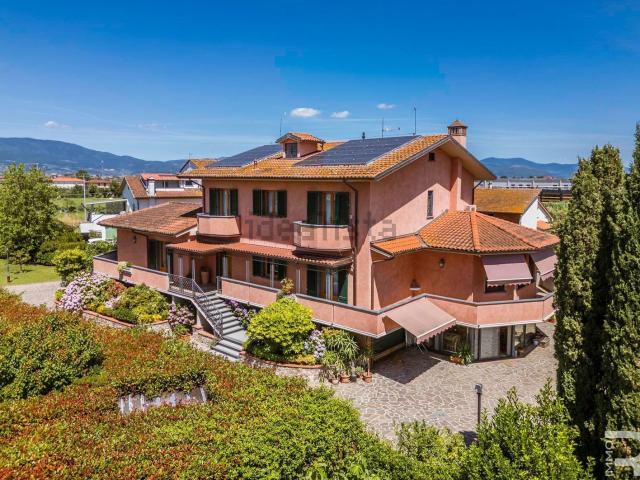 Case e ville in vendita di 500 m² in Via delle Piastre