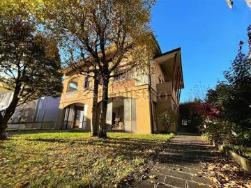 Case e ville in vendita di 500 m² in Via E. Fermi