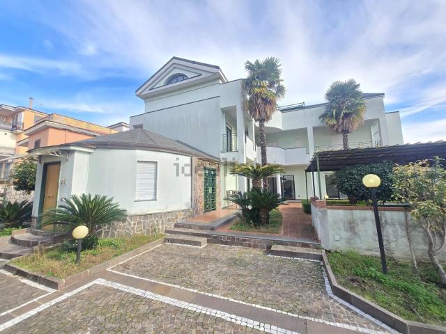 Case e ville in vendita di 500 m² in Via Francesco Ferraro
