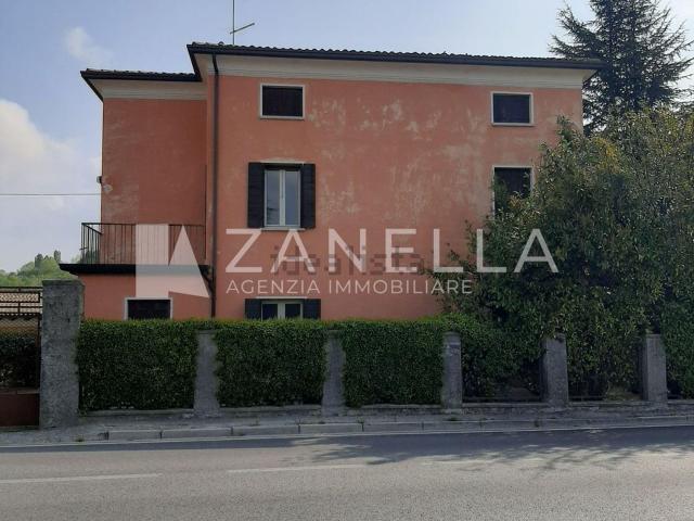 Case e ville in vendita di 500 m² in Via Monte Grappa