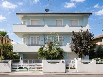 Case e ville in vendita di 500 m² in Via Milazzo