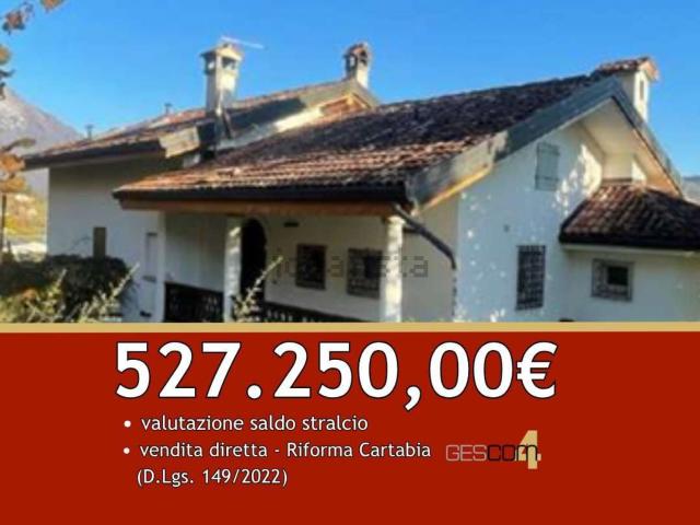 Case e ville in vendita di 500 m² in Via Safforze