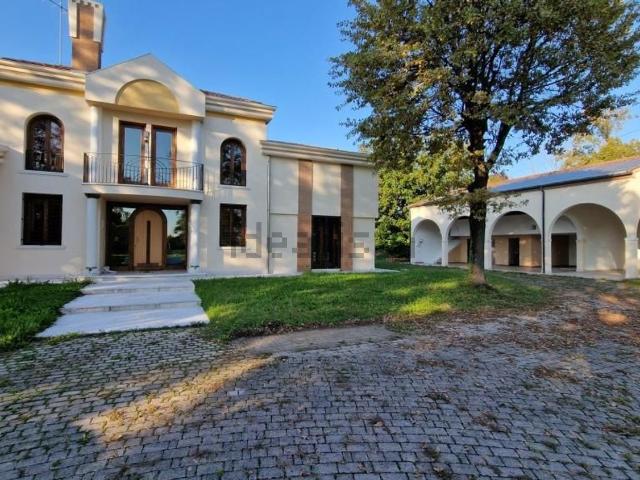 Case e ville in vendita di 500 m² in Via Schiavonia Nuova, 49