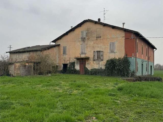 Case e ville in vendita di 500 m² in Via Pomposiana