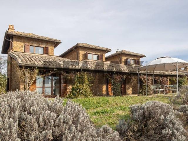 Case e ville in vendita di 500 m² in Via Padre Luigi Maria Monti
