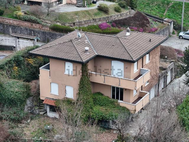 Case e ville in vendita di 500 m² in Via Palazzetto, 7