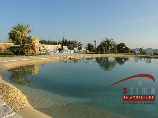 Case e ville in vendita di 500 m² in Via per Canicattini