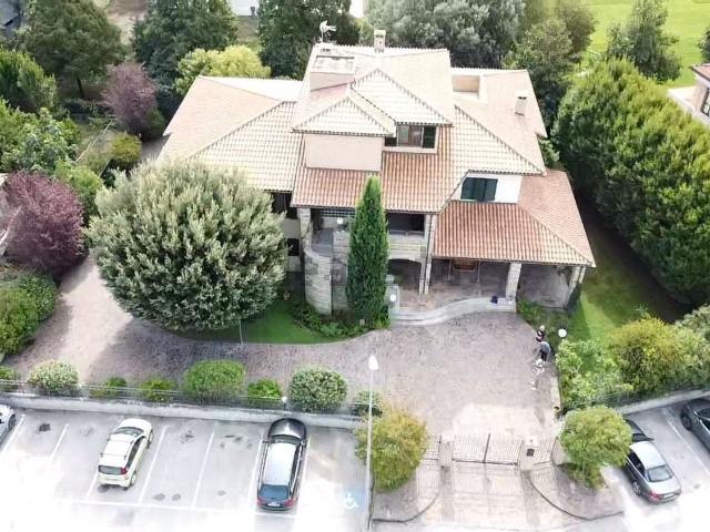 Case e ville in vendita di 500 m² in Via Pio VI, 5