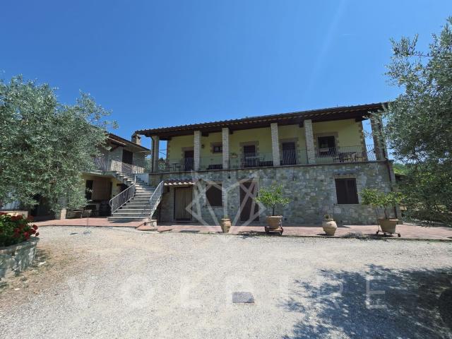 Case e ville in vendita di 500 m² in Via Rocca Sant&apos Angelo, 16