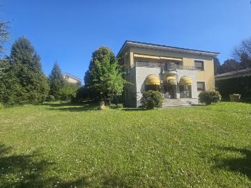 Case e ville in vendita di 500 m² in Via Risorgimento, 1
