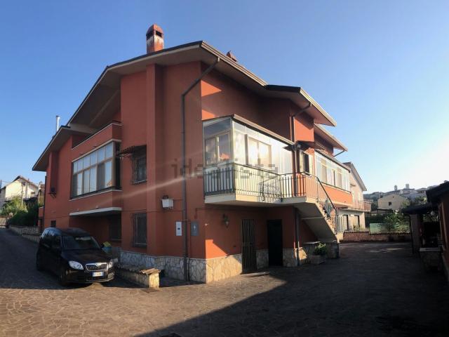 Case e ville in vendita di 500 m² in Via Tratturo