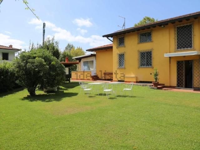 Case e ville in vendita di 500 m² in Via Unita d&apos italia, 22