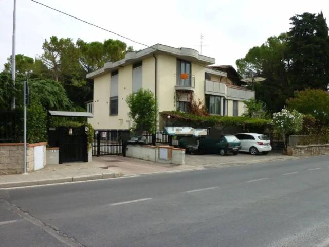Case e ville in vendita di 500 m² in Via Volterrana