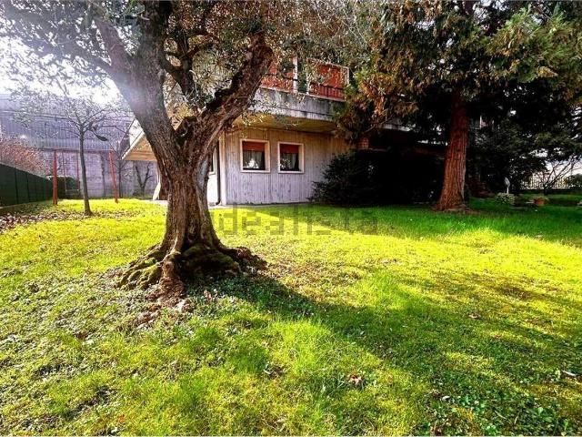 Case e ville in vendita di 500 m² in Via Verdi