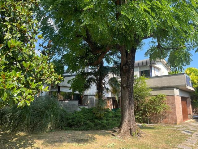 Case e ville in vendita di 500 m² in Viale dello Sport