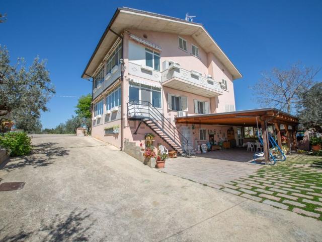 Case e ville in vendita di 500 m² in Contrada Astignano
