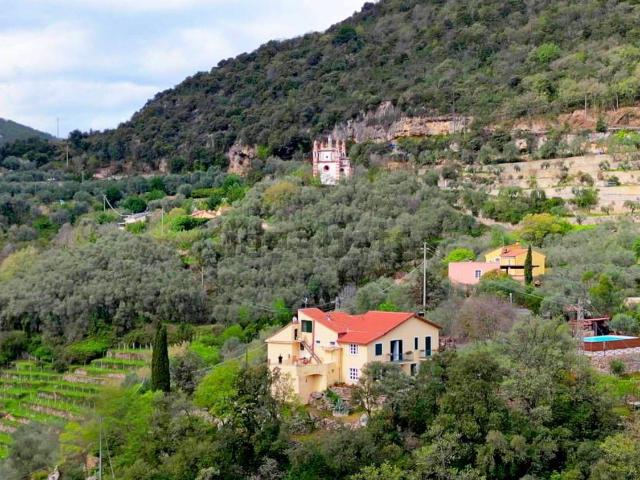 Case e ville in vendita di 500 m² in Contrada Bolla, 26
