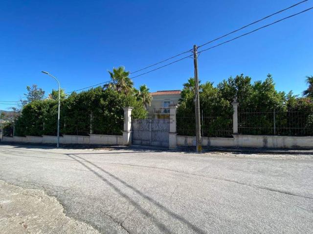 Case e ville in vendita di 500 m² in Via Italia