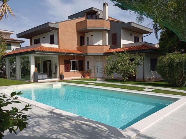 Case e ville in vendita di 500 m² in Largo Amedeo Modigliani