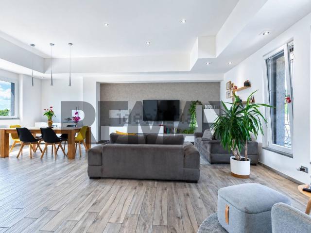 Case e ville in vendita di 500 m² in Strada Gramignana, 5