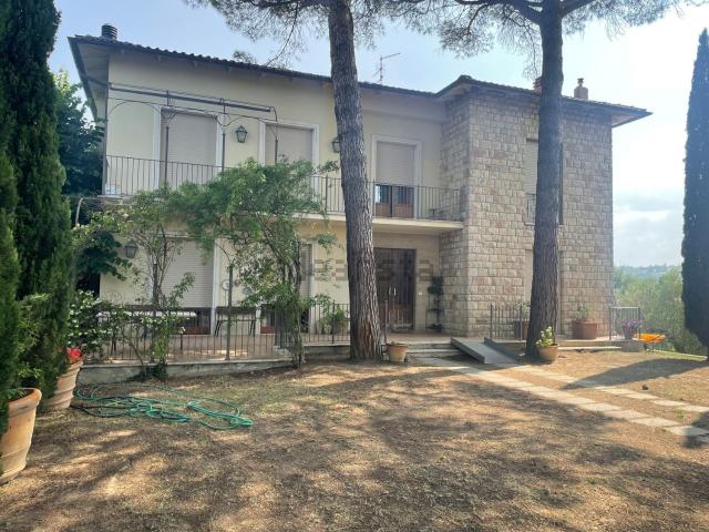 Case e ville in vendita di 500 m² in Strada della chiana