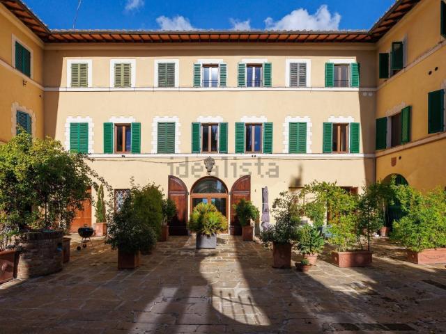 Case e ville in vendita di 500 m² in Strada delle Badesse