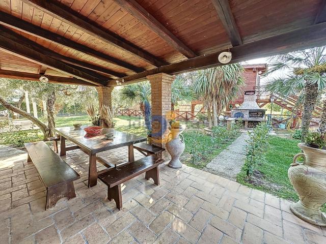 Case e ville in vendita di 400 m² in Strada Provinciale Litoranea