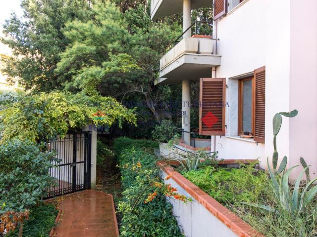Case e ville in vendita di 501 m² in Via Nizza