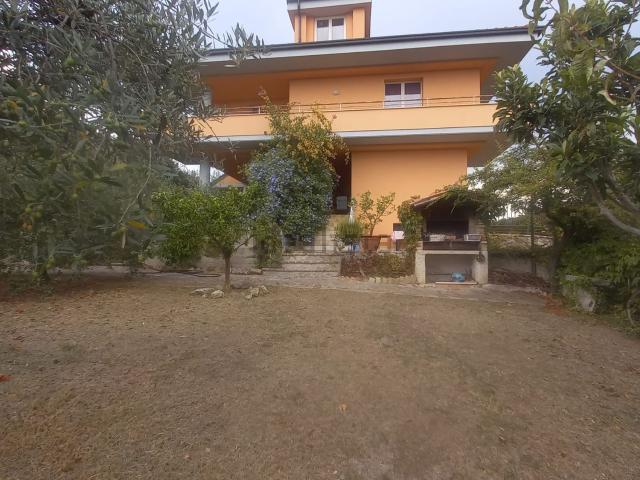 Case e ville in vendita di 501 m² in Frazione Vali