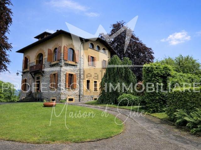 Case e ville in vendita di 503 m² in Via Alessandro Volta, 27
