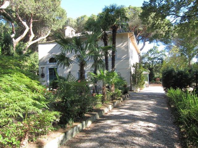 Case e ville in vendita di 503 m² in Strada Sammartinese