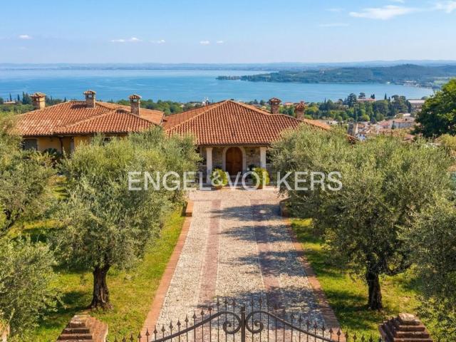 Case e ville in vendita di 504 m² in Via Belvedere