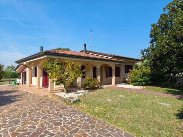 Case e ville in vendita di 504 m² in Via Passerella