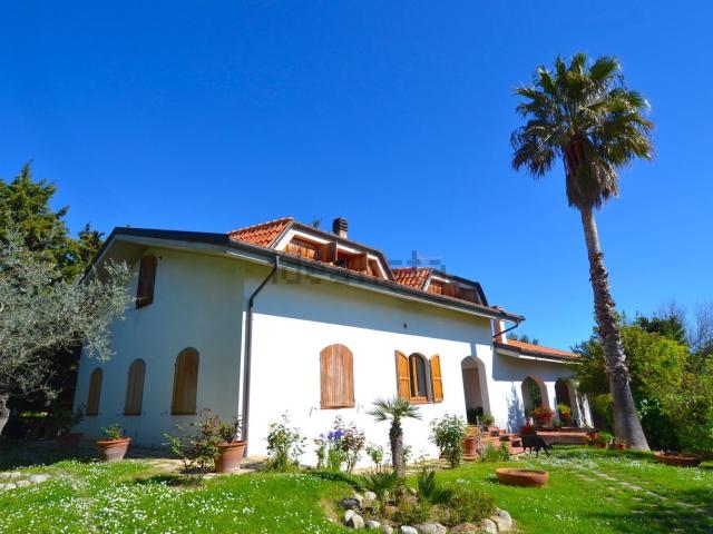 Case e ville in vendita di 505 m²