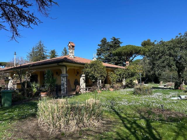 Case e ville in vendita di 505 m² in Via Nicola Martellotta, 2