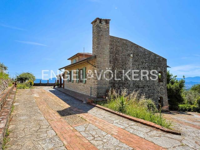 Case e ville in vendita di 505 m² in Via Paghezzana