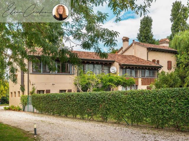 Case e ville in vendita di 505 m² in Via Rialto, 8