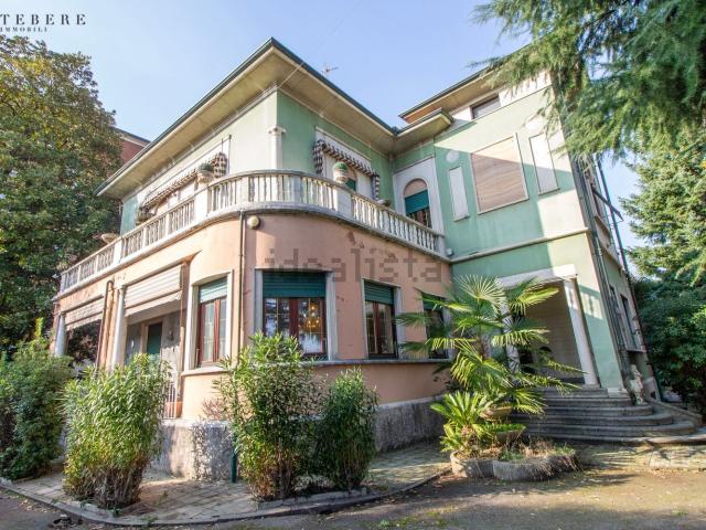 Case e ville in vendita di 505 m² in Corso Leonardo da Vinci, 14